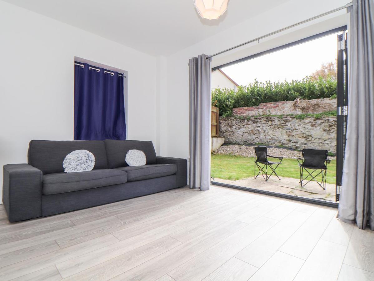 1 Queensway Gardens * Hayle