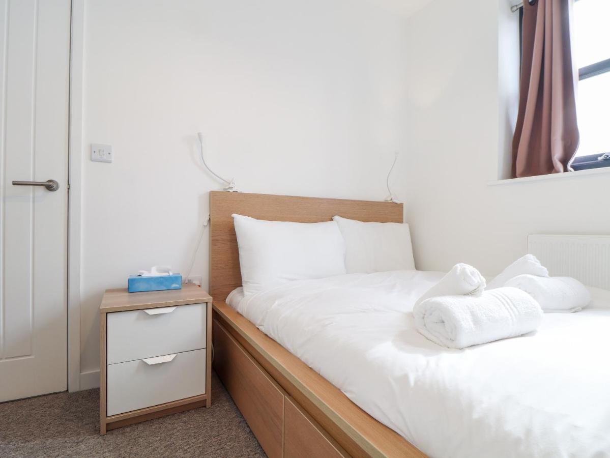 1 Queensway Gardens * Hayle